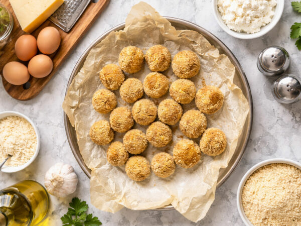 Κροκέτες κοτόπουλου παναρισμένες με κουλούρα λαδιού με προζύμι, ψημένες στον φούρνο